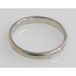 A 18ct white gold wedding band, size R, 3.1g.