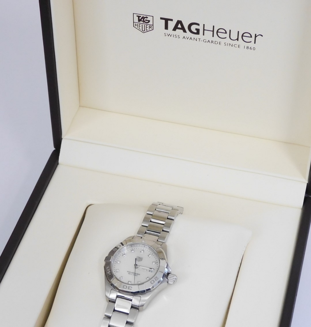 A Tag Heuer Aquaracer lady's stainless steel cased wristwatch, circular opalescent dial set with dia - Bild 2 aus 3