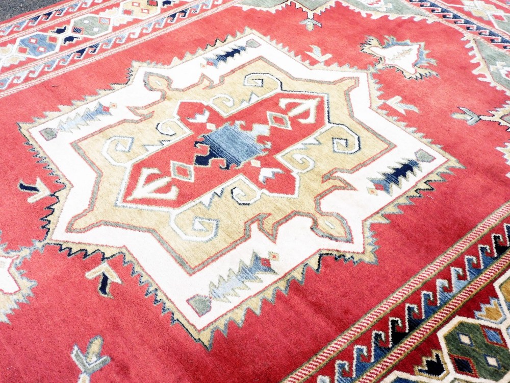 A Caucasian wool rug, decorated with medallions and multiple borders, 340cm x 245cm. - Bild 2 aus 3