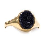 A 9ct gold and goldstone gentleman's signet ring, size R, 2.1g.