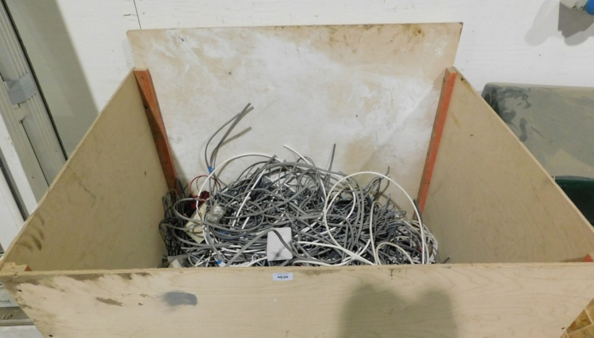 A bin of scrap cabling, etc. VAT is also payable on the hammer price of this lot.