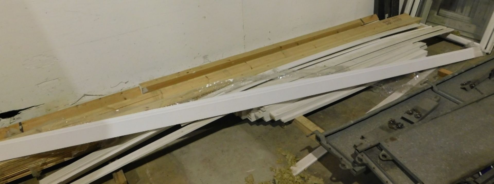 A quantity of skirting board, white moulded skirting, etc. VAT is also payable on the hammer price