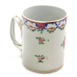 An 18thC Chinese export porcelain mug, decorated with flowers and a repeating decorative upper band,