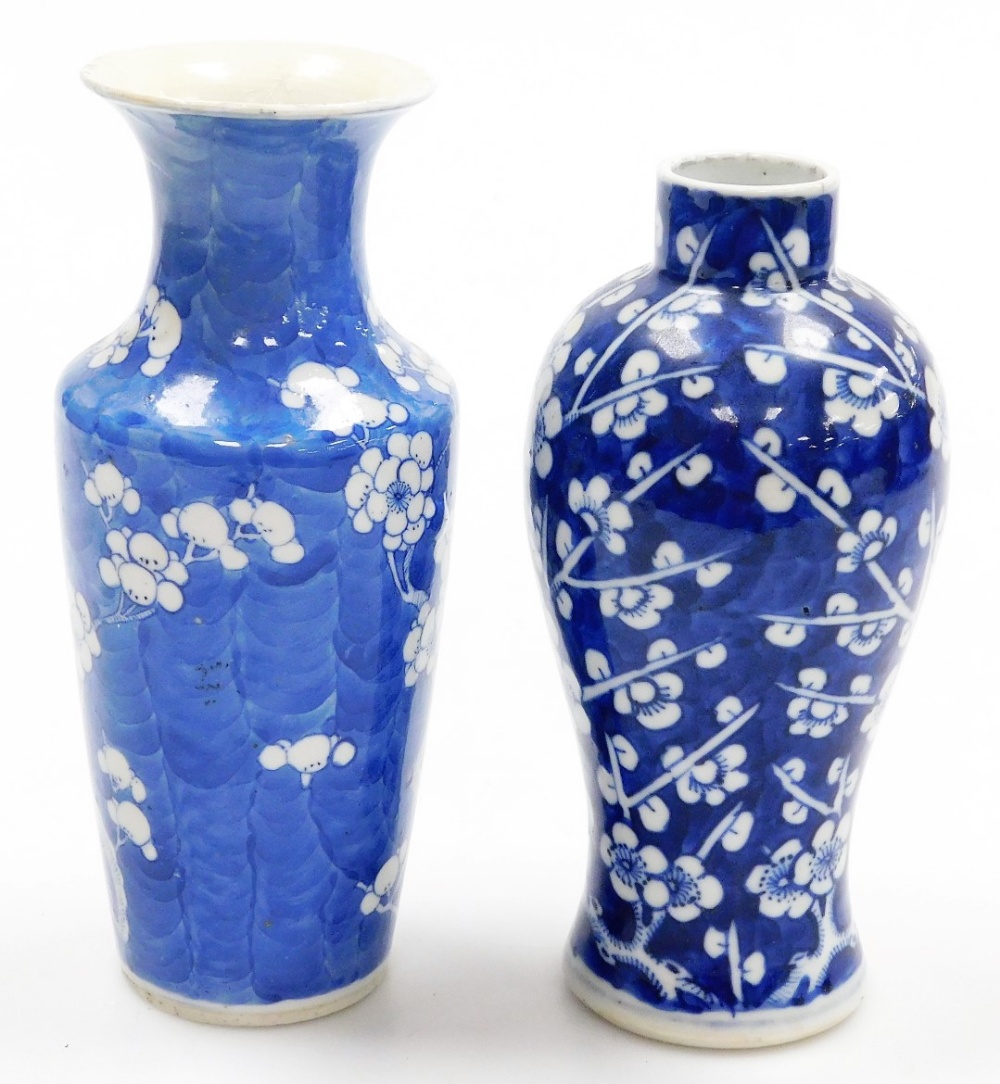 A Chinese blue and white vase, of baluster form, decorated with blossoming prunus on a cracked ice g - Image 4 of 6