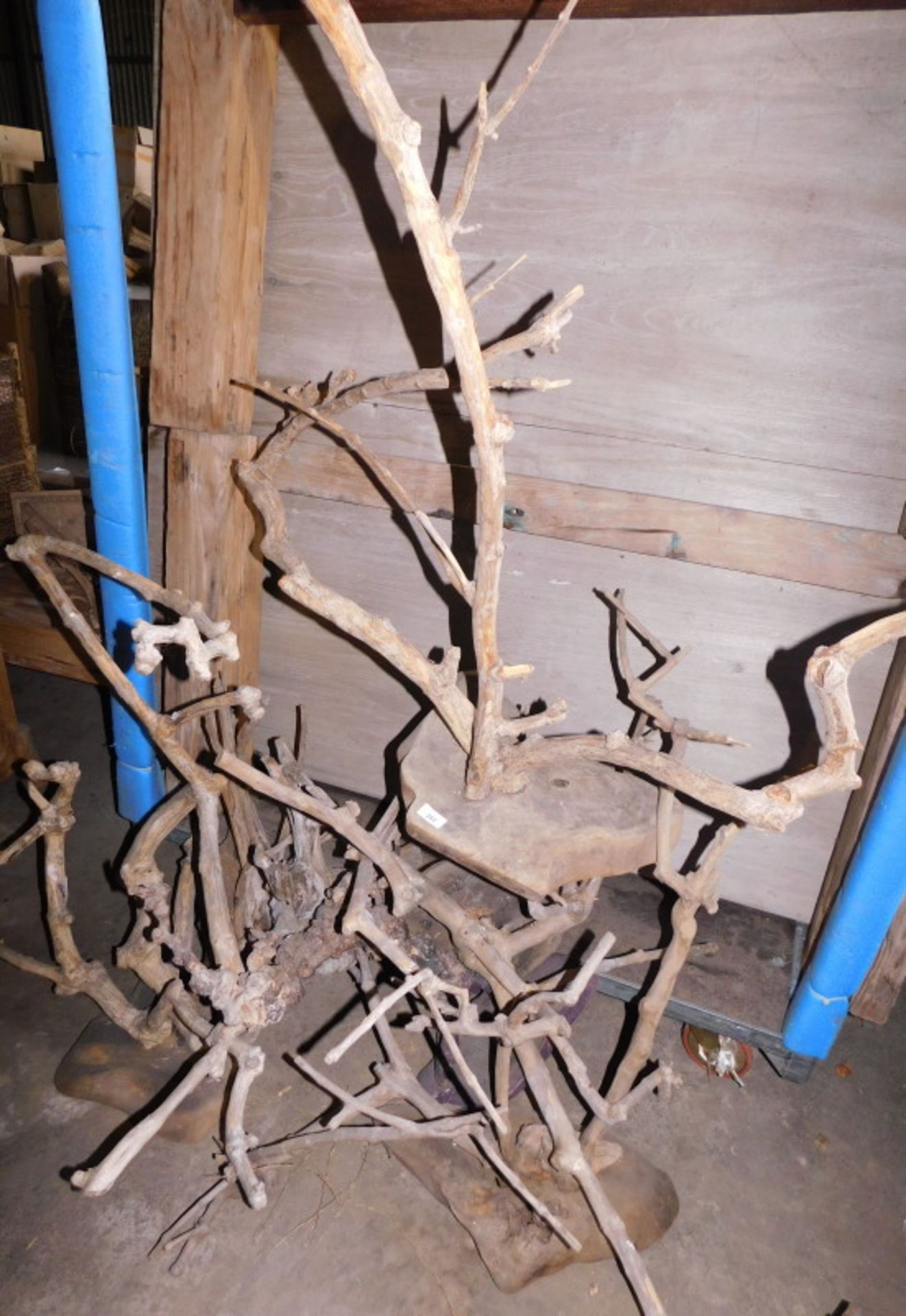 A quantity of driftwood sculptures, some on hardwood bases. Note: VAT is payable on the hammer pric