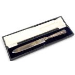 An Edward VII silver handled Kings pattern bread knife, the plated blade with engraved floral decora