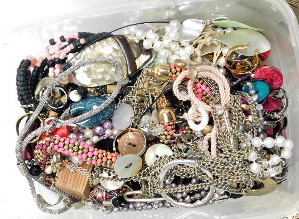 A group of costume jewellery, including necklaces, rings, earrings and bracelets. (a quantity) - Image 3 of 4