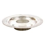 A 20thC white metal pedestal dish, with a pierced border, stamped to underside 925 Sterling, 9.12oz,