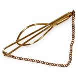 A 9ct gold tie clip, with curb link safety chain, 5.0g.