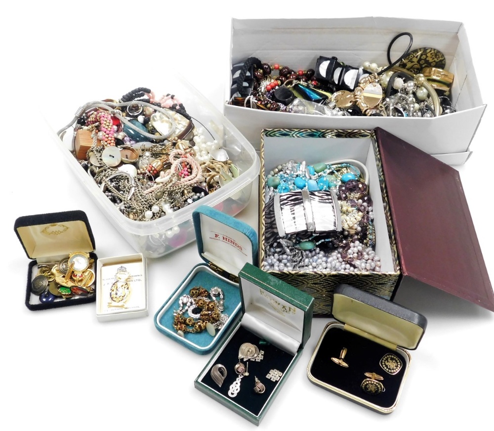 A group of costume jewellery, including necklaces, rings, earrings and bracelets. (a quantity)