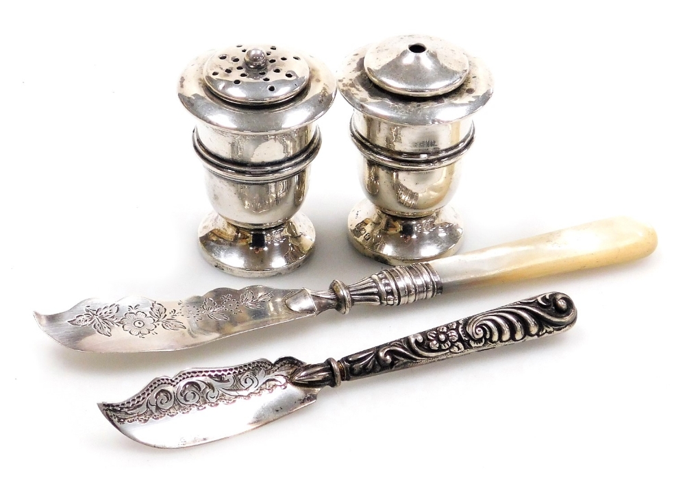 A group of small silver, comprising a Victorian butter knife with a bright cut decorated silver blad