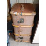 An early 20thC canvas and wooden bound travelling trunk, 77cm wide.