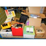 Various cameras, to include a Polaroid Land camera, boxed, a Patterson contact printer, a pair of mu