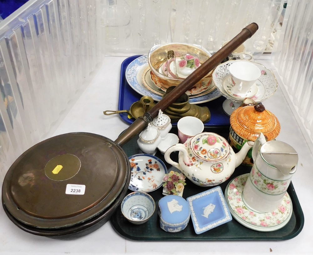 Decorative china and effects, to include a Wedgwood blue jasperware trinket box and cover, a Cottage