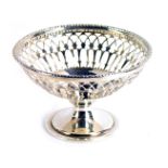 A George V silver sugar basket, with fine pierced detail on a stepped foot, Birmingham 1922, 1½oz.