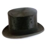 A G A Dunn & Co of Peterborough top hat, internal measurements 19.5cm x 16cm, boxed.