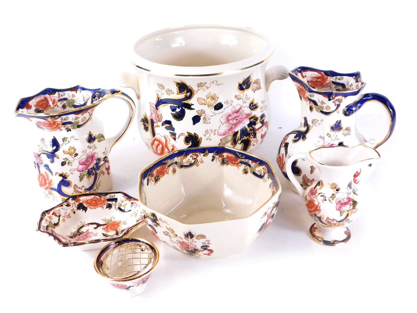 A group of Masons Mandalay pattern china, to include two jugs, small serving jug, ashtray, octagonal