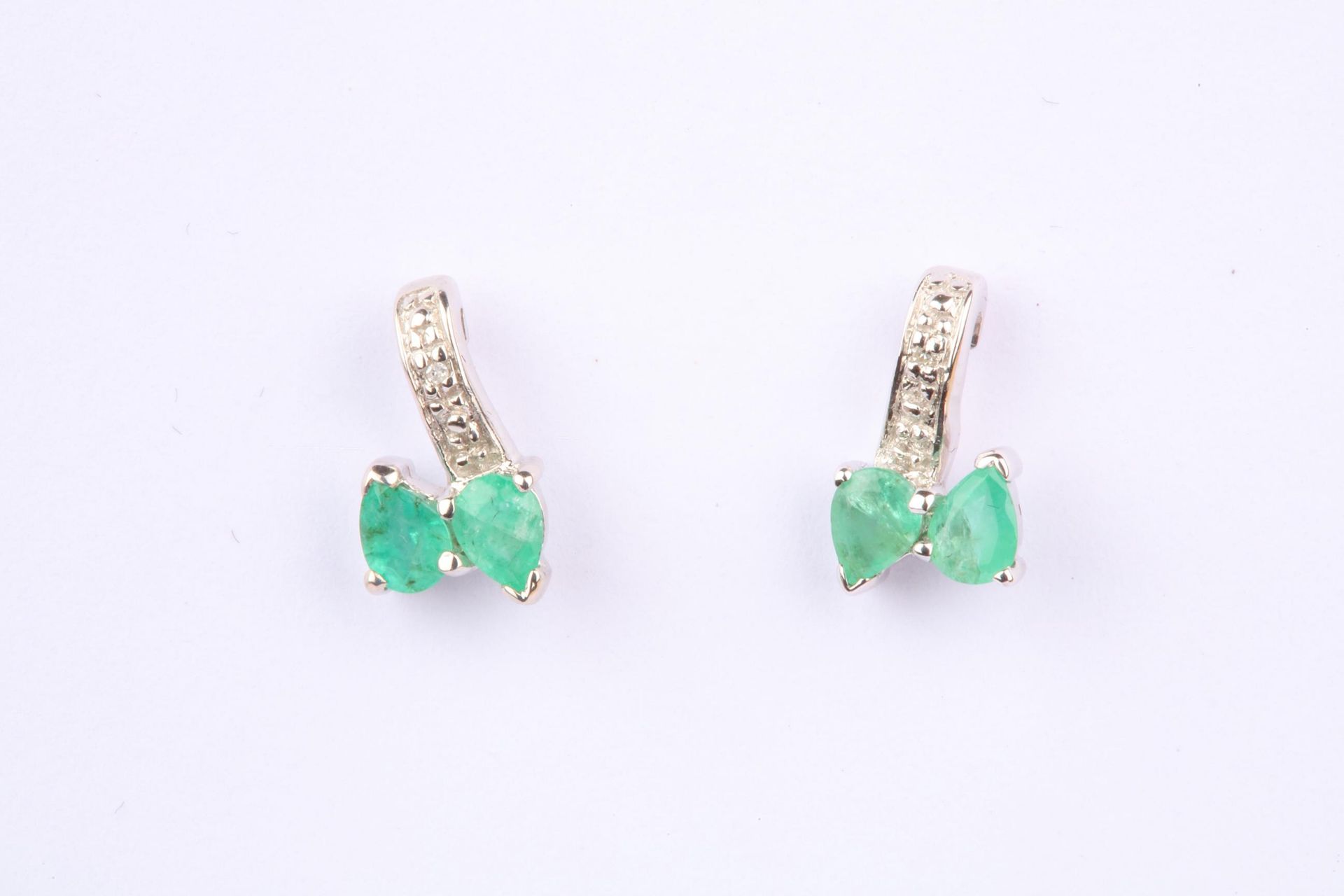 + VAT Brand New Pair Peridot Bow Earrings