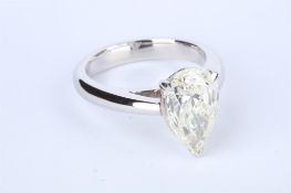 + VAT Stunning Ladies 18ct White Gold 3.28CT Tear Drop Diamond Ring (Heavy Mount)