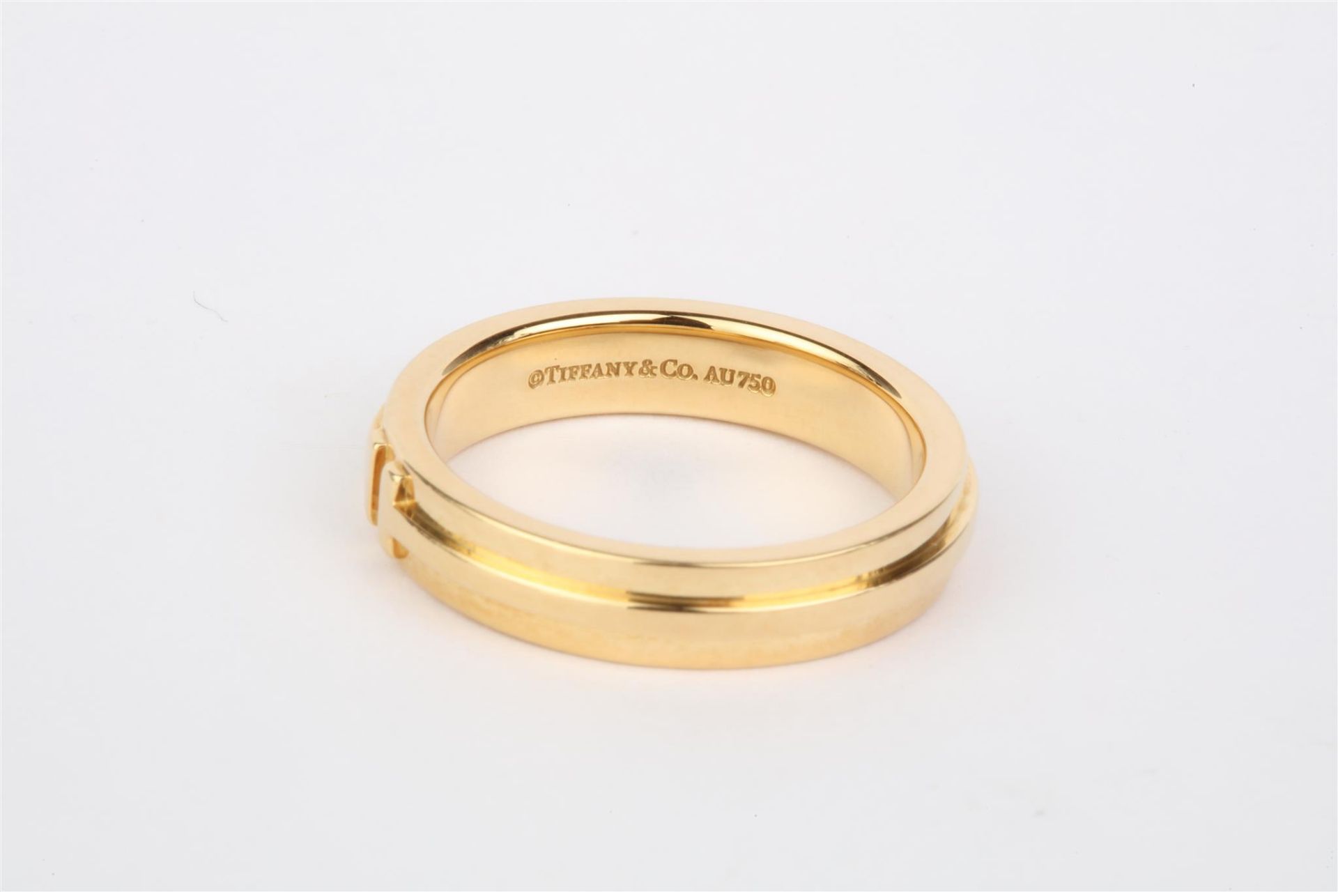 No VAT Ladies Tiffany & Co 18ct Gold "T Narrow" Ring - Image 2 of 2