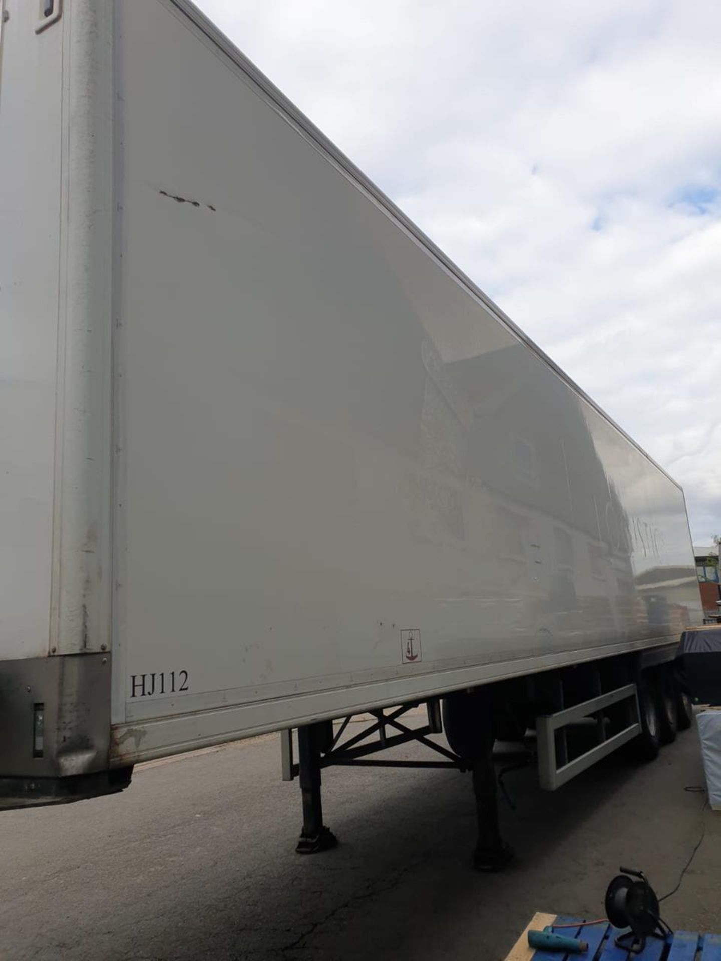 + VAT 2013 Montracon 13.6m Tri-Axle Insulated Box Trailer - Roller Shutter At Rear - 4.065m Overall - Image 2 of 4