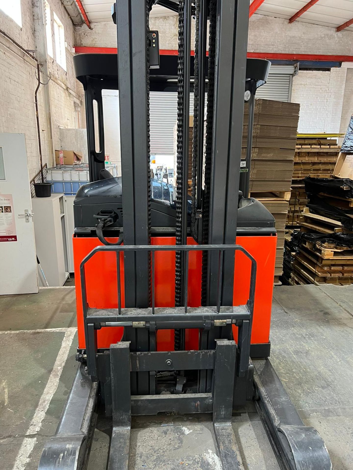 + VAT 2014 Linde Electric Reach Truck/Forklift - Double Mast - Keyless Operation - 3064 Hours - - Image 2 of 5