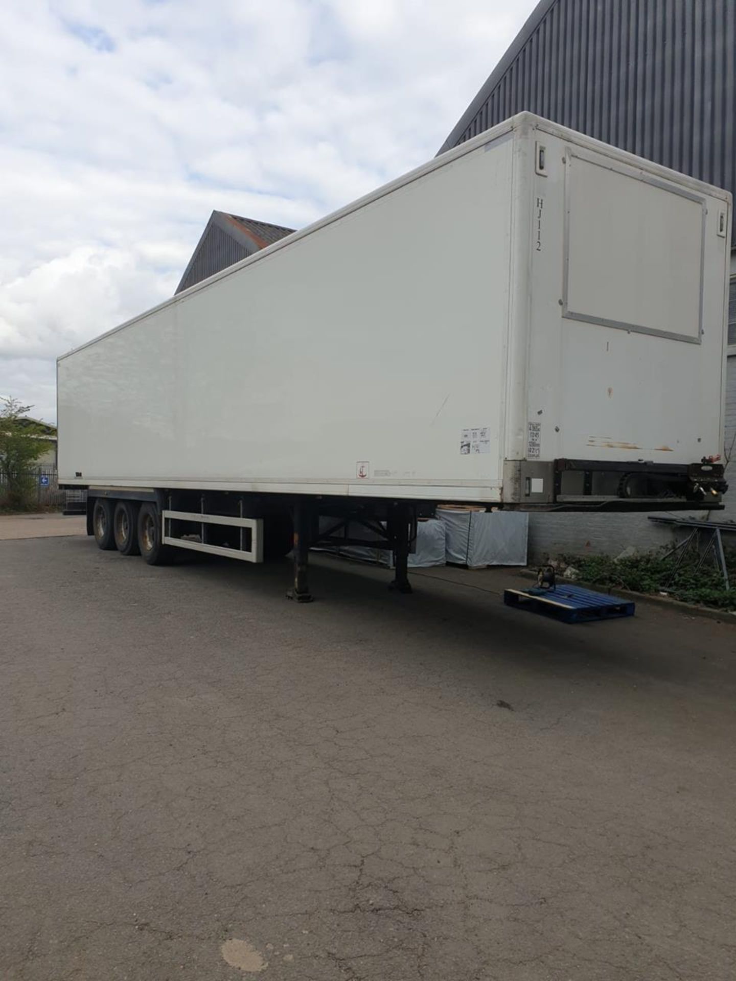 + VAT 2013 Montracon 13.6m Tri-Axle Insulated Box Trailer - Roller Shutter At Rear - 4.065m Overall
