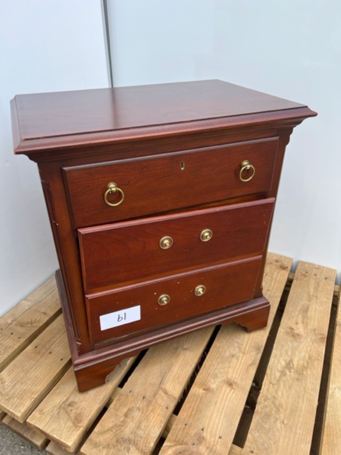 No VAT Cherrywood Three Drawer Chest Of Drawers - Image 2 of 2