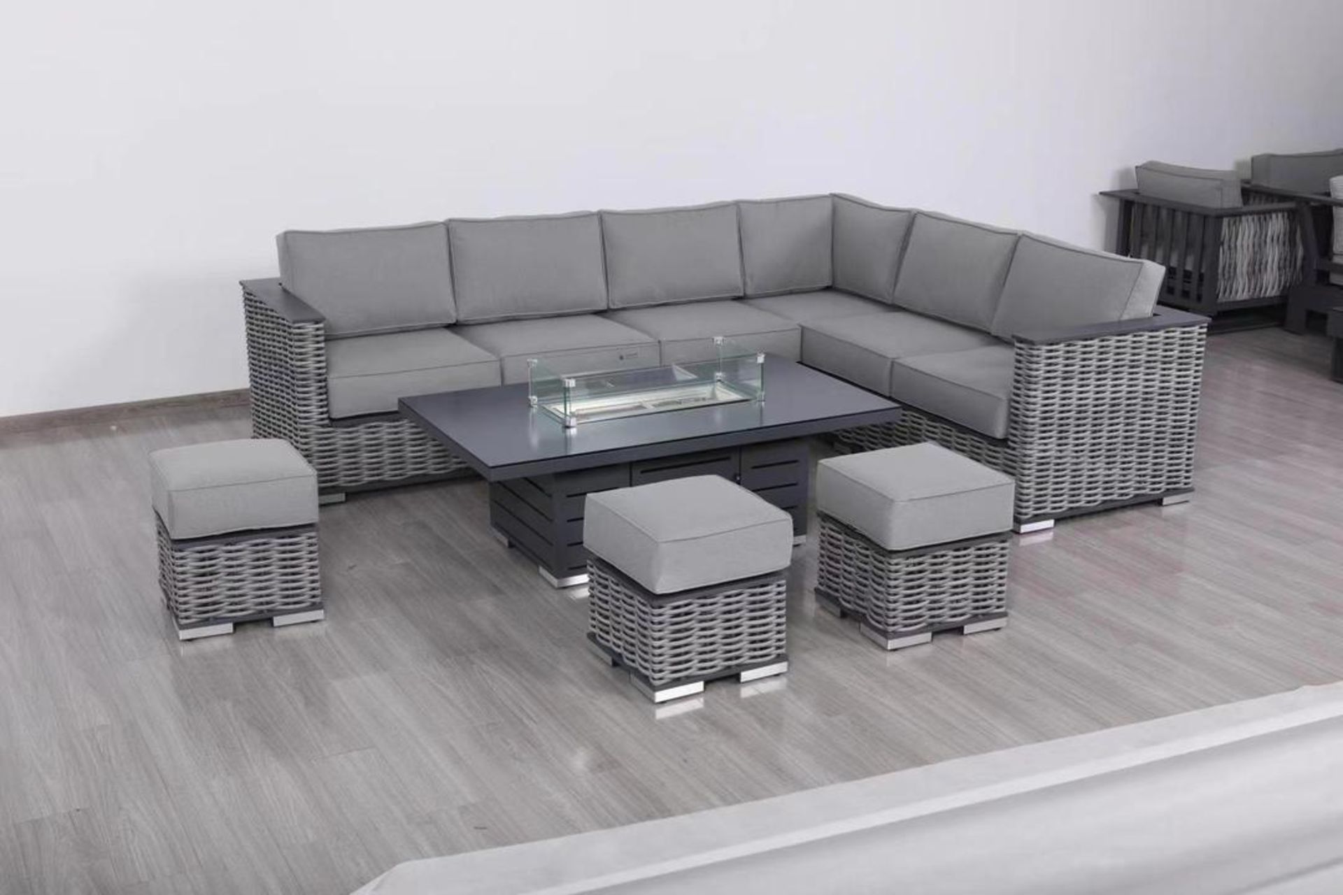 + VAT Brand New SRP £4499.99 Stunning Light Grey 8 Seater Rattan & Aluminium Rising Dining Set With