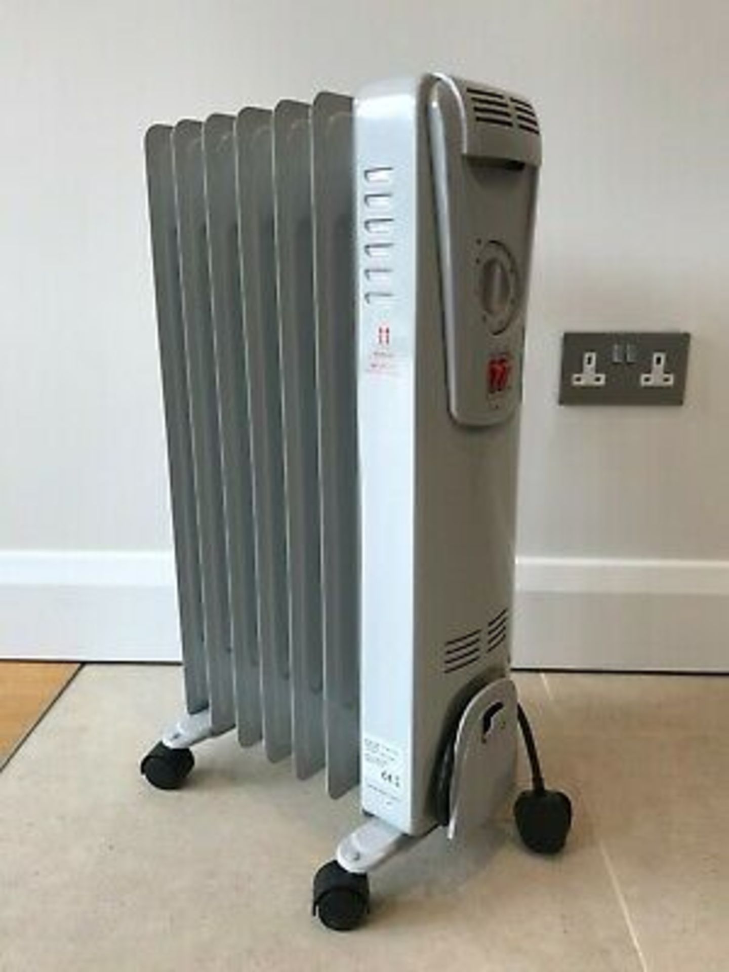 + VAT Portable Oil Filled Radiator - 7 Fins - 1500W