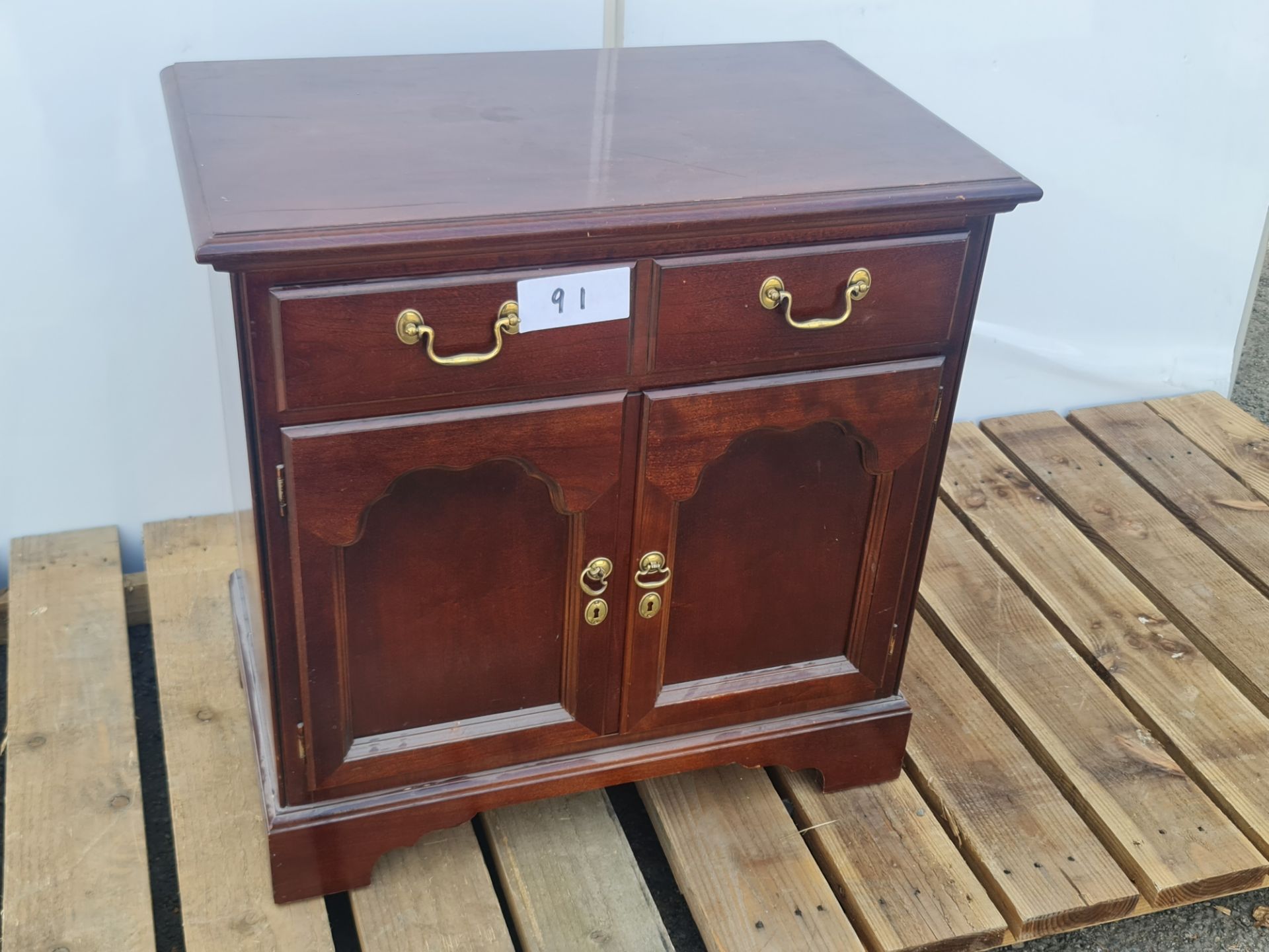 No VAT Cherrywood One Drawer Two Door Cabinet - Image 2 of 2