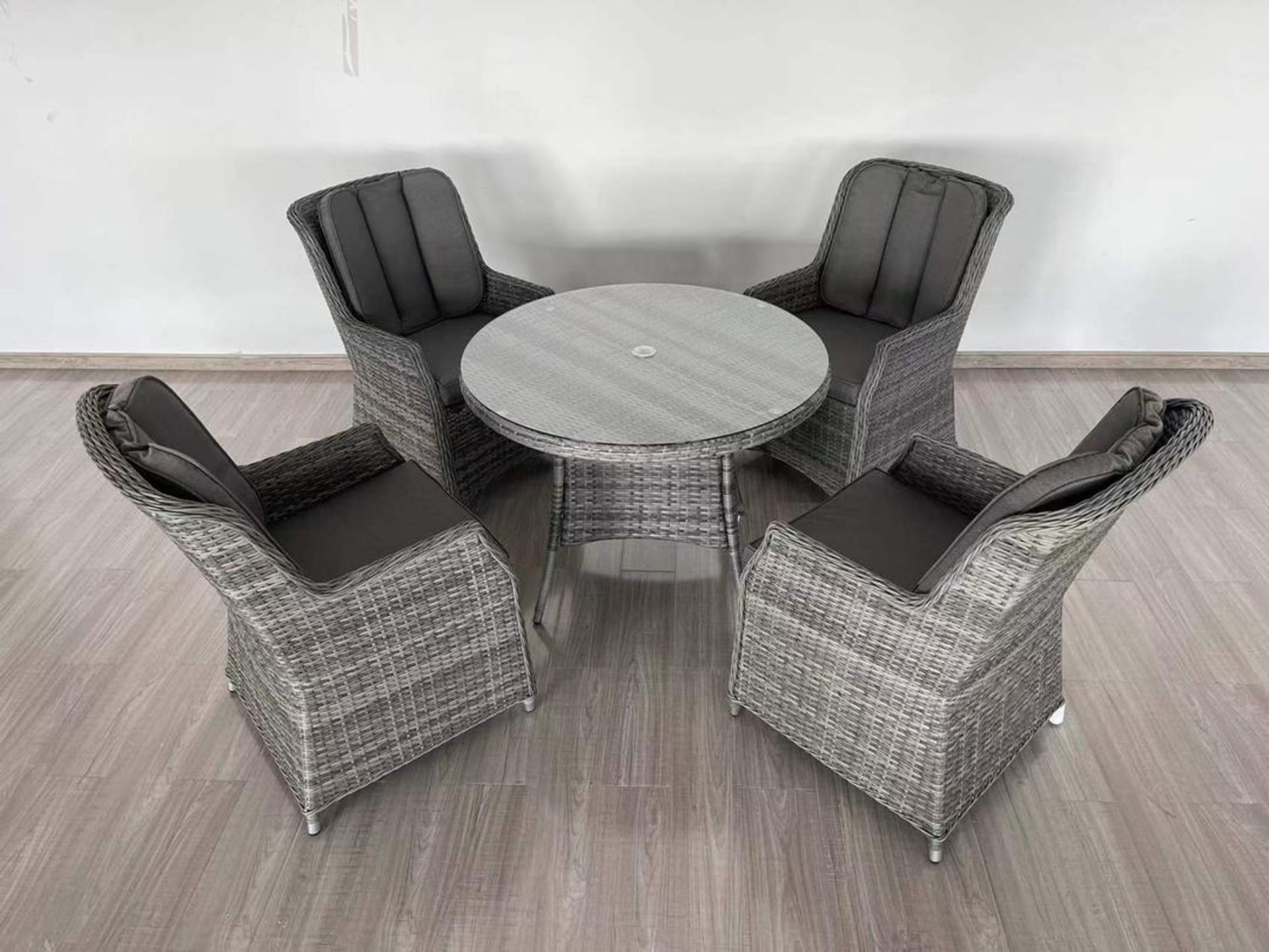 + VAT Brand New SRP £1599.99 Stunning Mid/Light Grey 4 Person Outdoor/Indoor Rattan Dining Set -