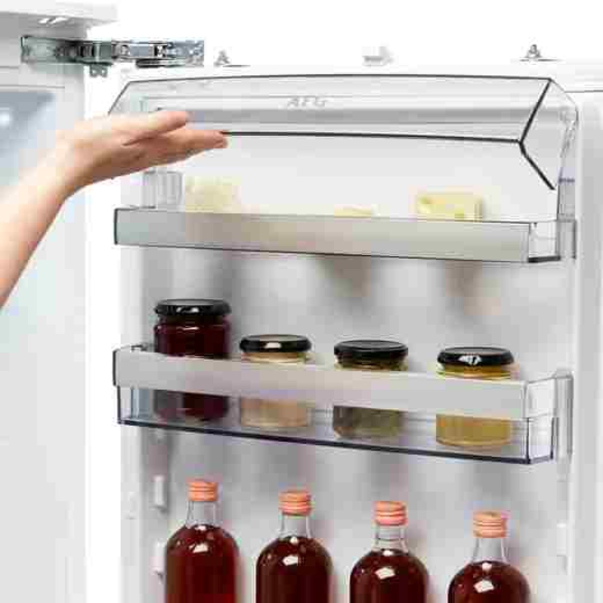 + VAT Grade B ISP £999 - AEG SKB818F1DC Intergrated Upright Fridge With Ice Box - Fridge Capacity - Image 3 of 3