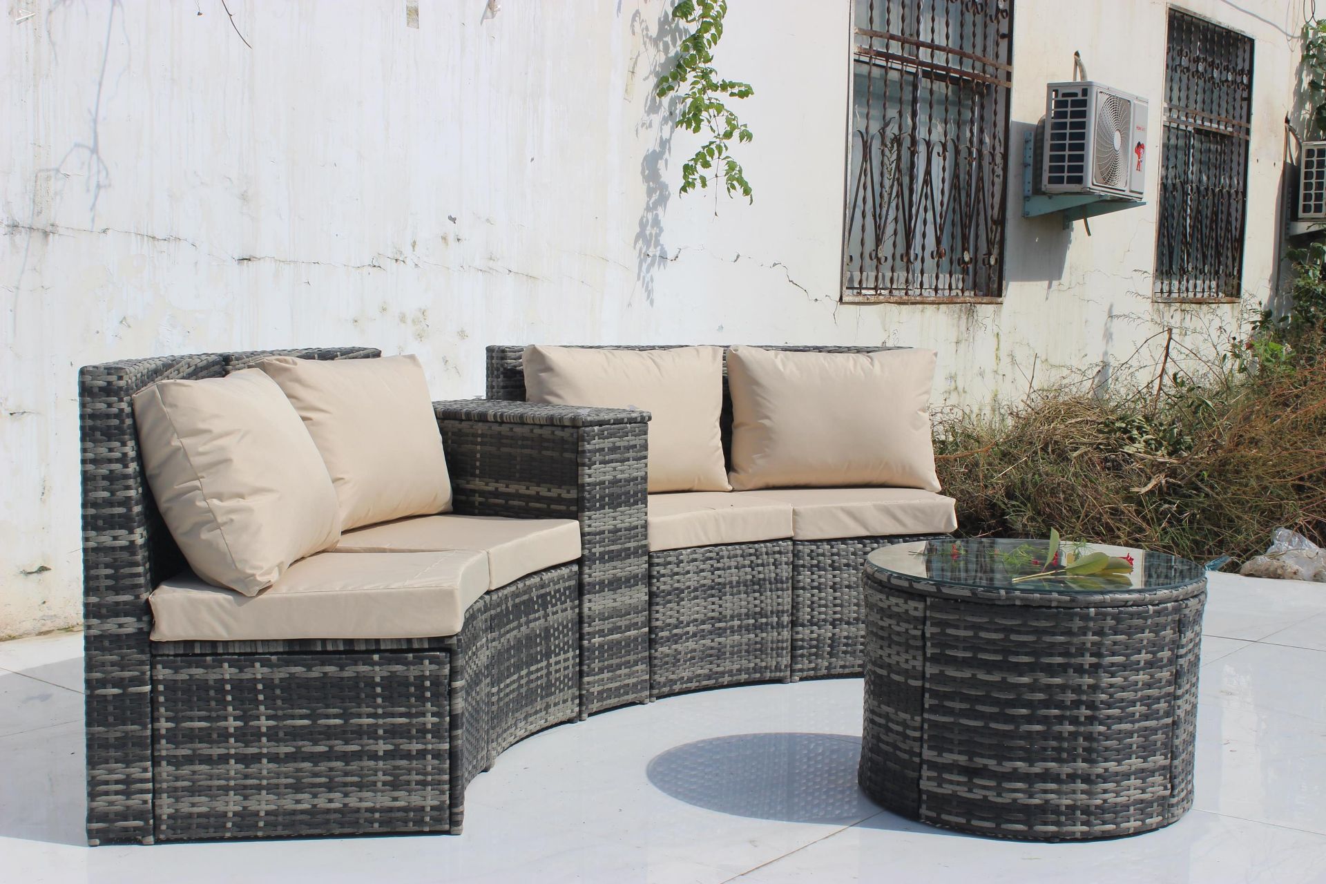 + VAT Brand New Chelsea Garden Company Light Brown Semi Circular Sofa Set With Circular Table - - Bild 4 aus 4