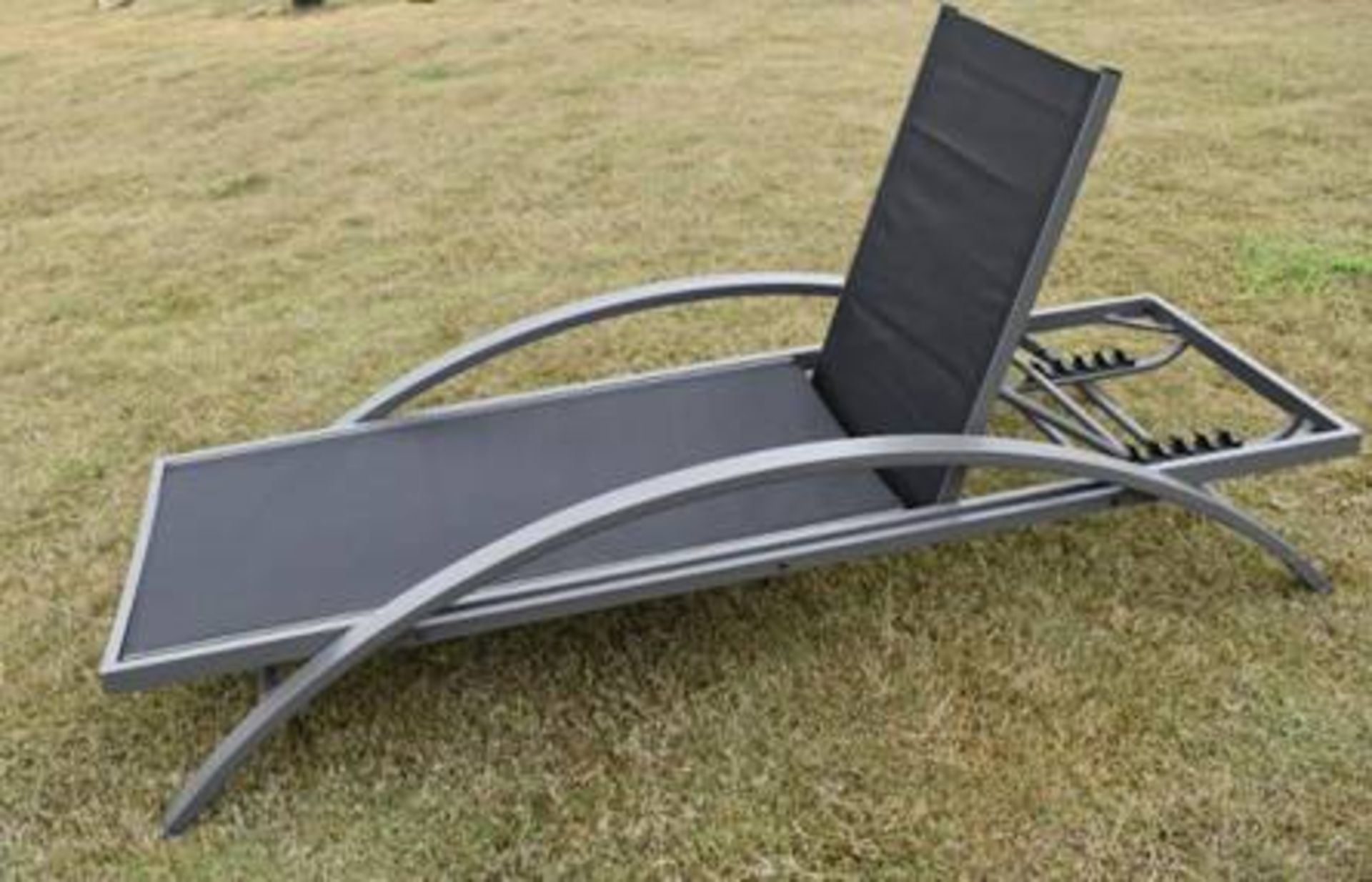 + VAT Brand New Chelsea Garden Company Grey Aluminium Frame Sunlounger - Dark Grey Fabric - 195 x - Image 2 of 5