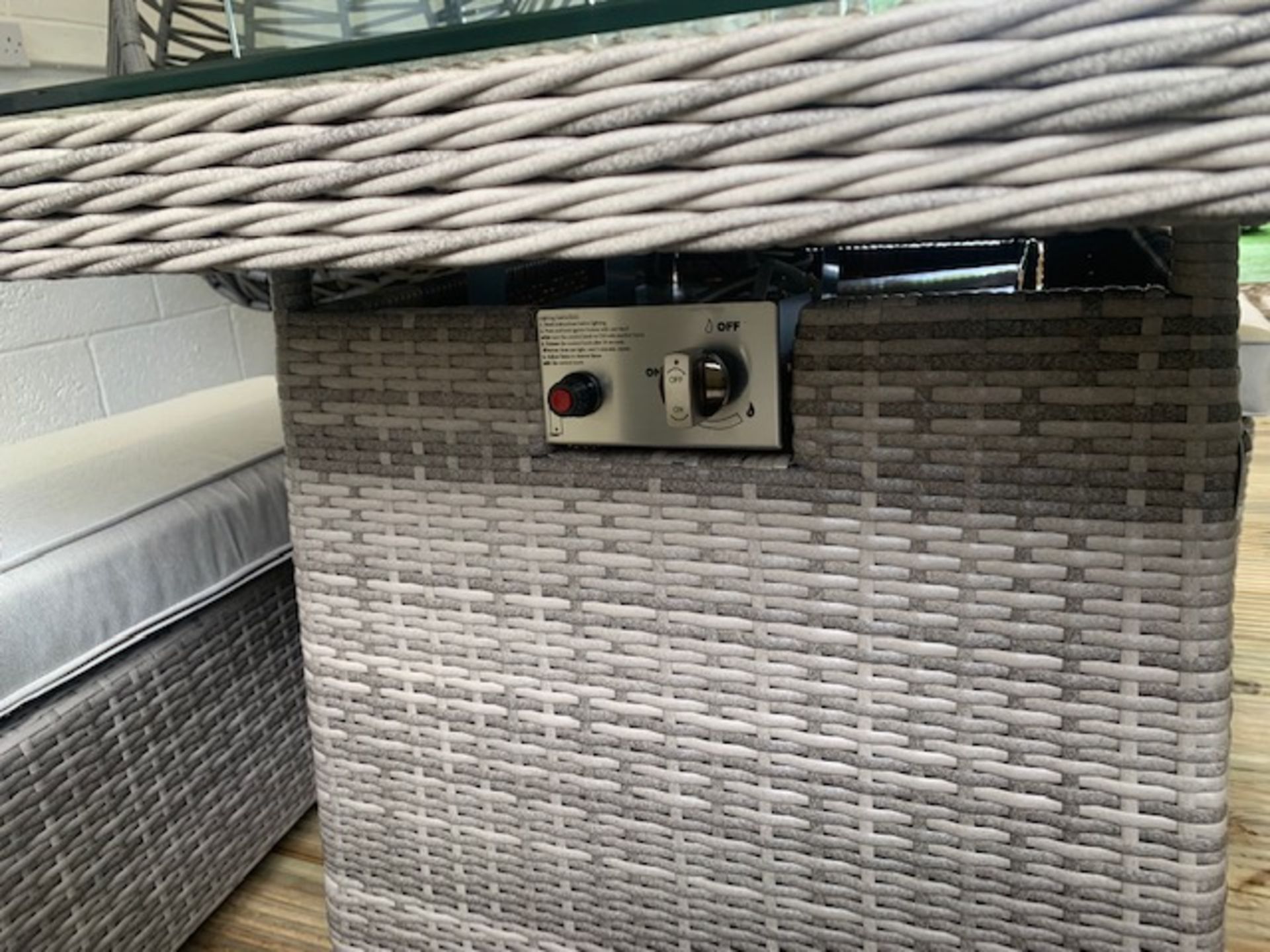 + VAT Brand New SRP £3299.99 Luxury 8 Seater Light Grey Rattan Corner Dining Set With Gas Fire - Bild 4 aus 6