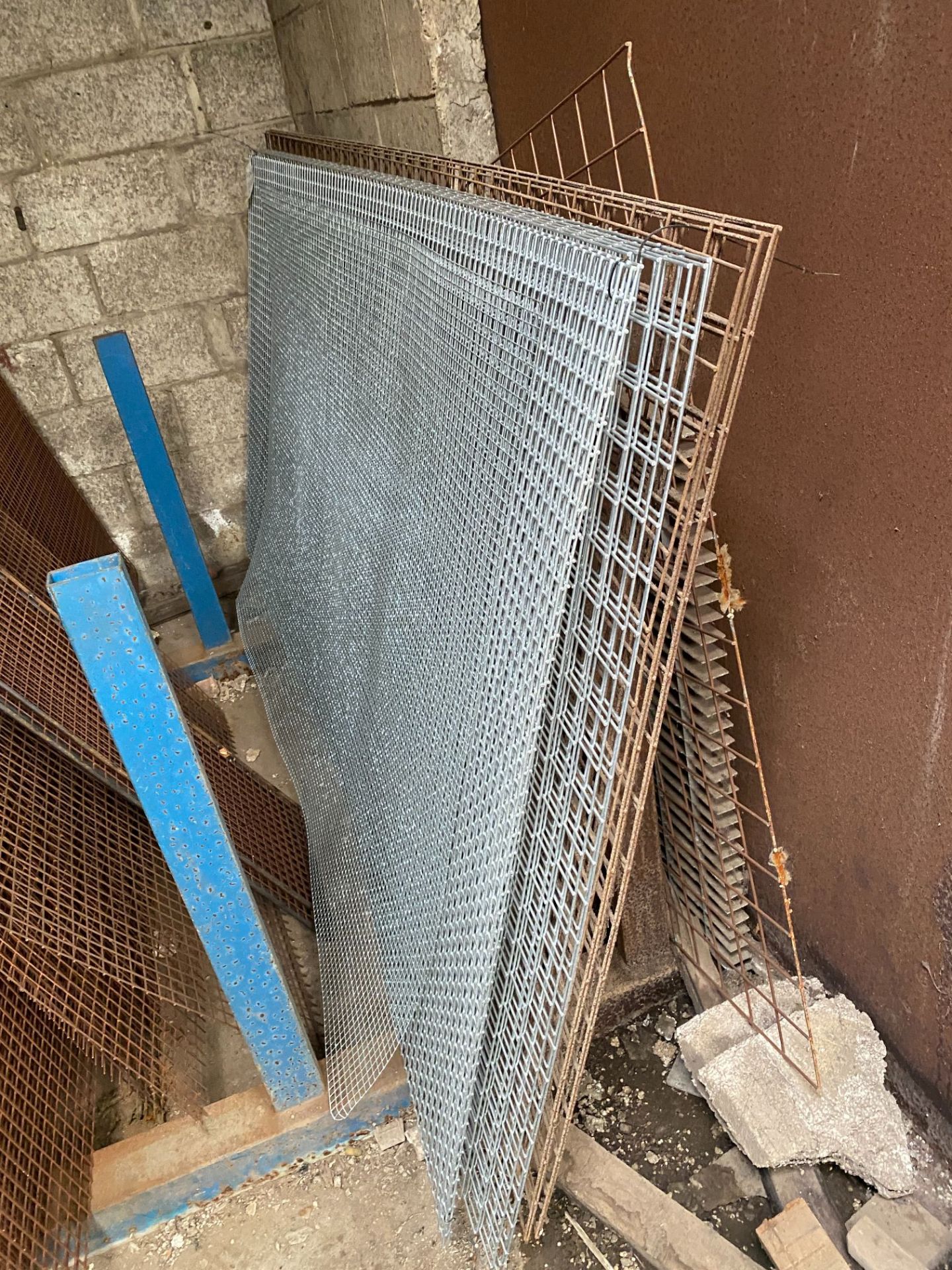 Qty of coated mild steel mesh/handrails as lotted - Image 4 of 10