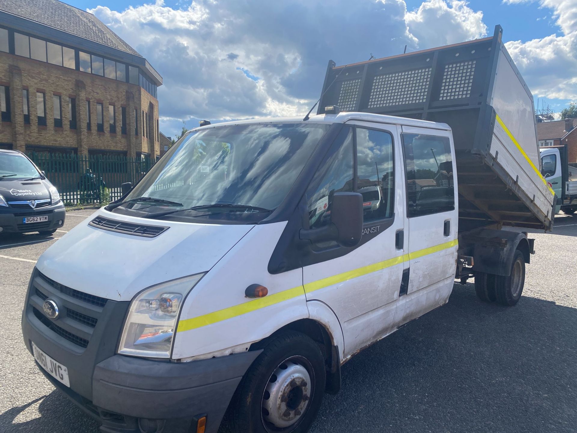 Ford Transit 115 T350L double cab RWD tipper truck; date of registration: 31.1.2012, registration