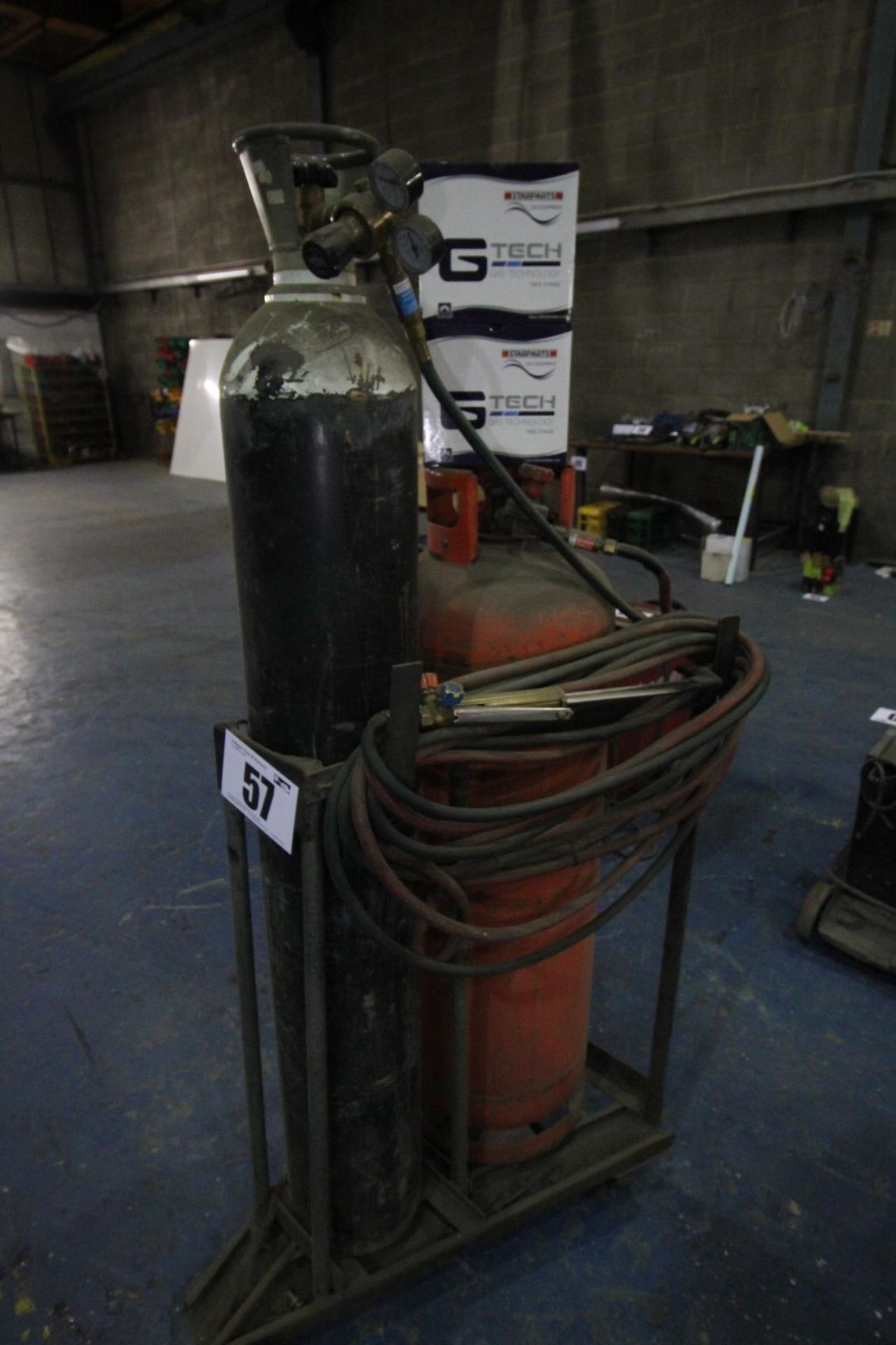 TWIN GAS BOTTLE TROLLEY, 2x REGULATORS, LENGTH OF HOSE, BURNING TORCH, 2x BOXED G-TECH, 2-STAGE
