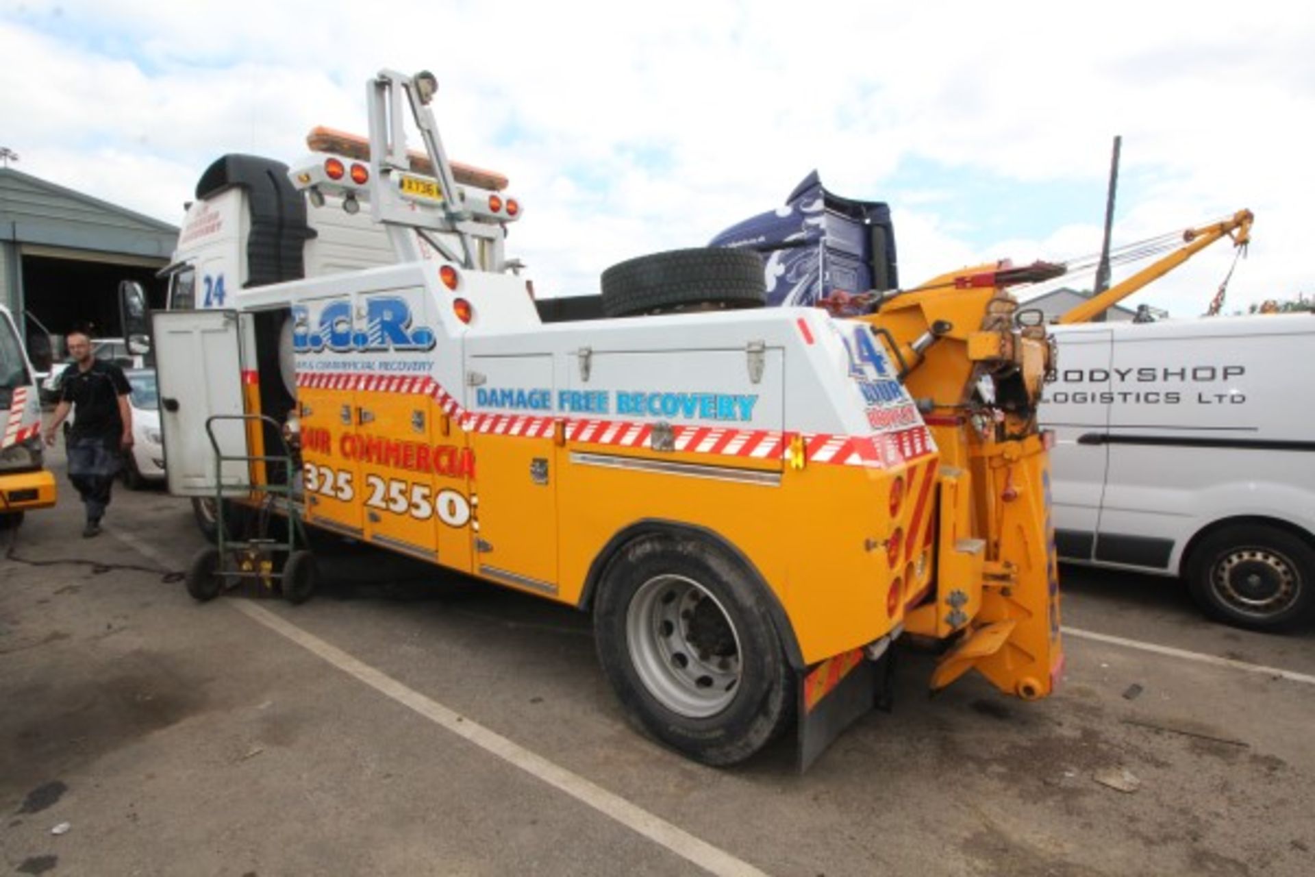 X736 WJR. OCTOBER 2000, VOLVO FM12 4x2 UNDERLIFT, GROSS TRAIN WEIGHT 44-TONNES, AIR SUSPENSION, - Image 9 of 24