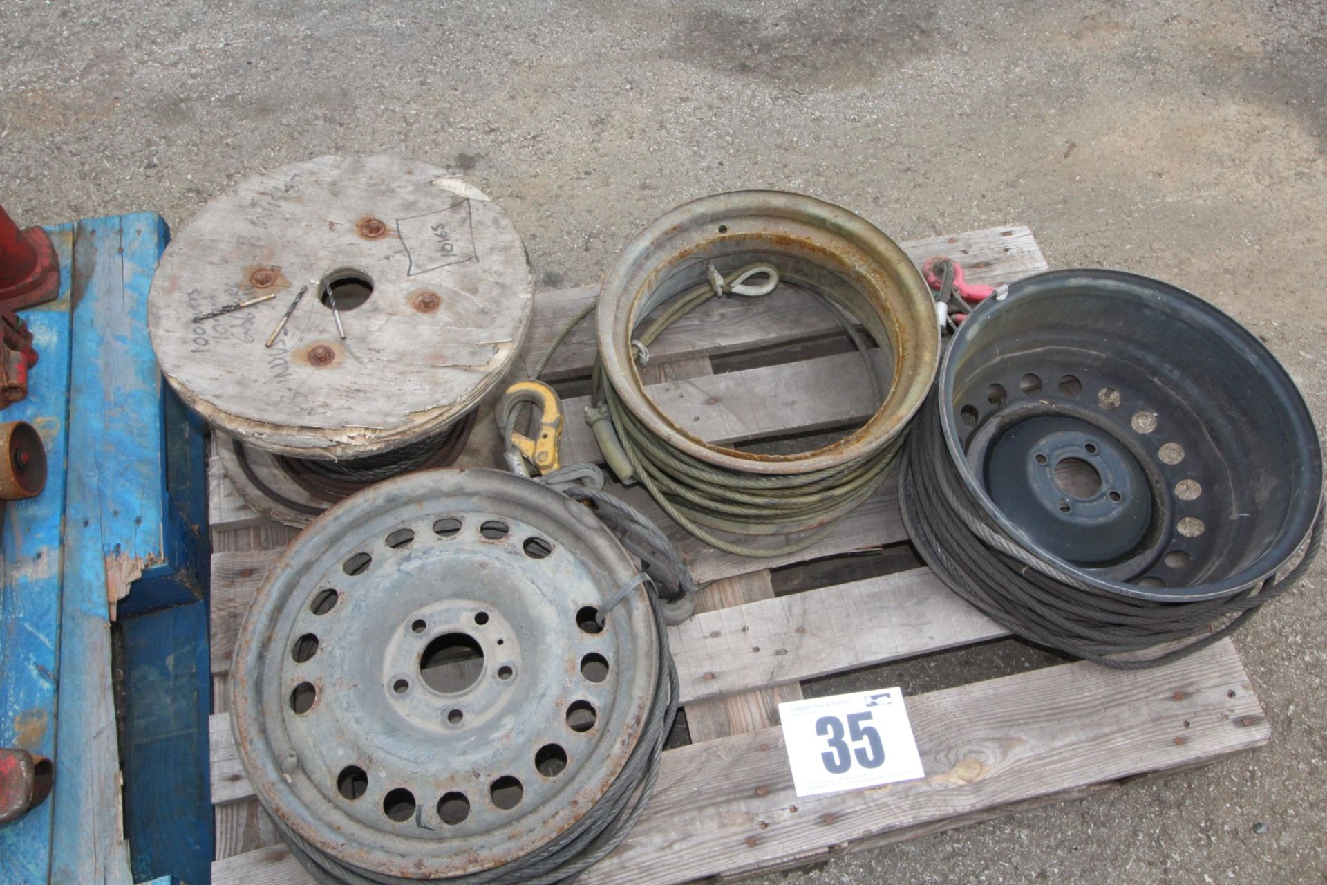 CONTENTS ON PALLET OF 4 SPOOLS OF MEDIUM WEIGHT WIRE ROPE