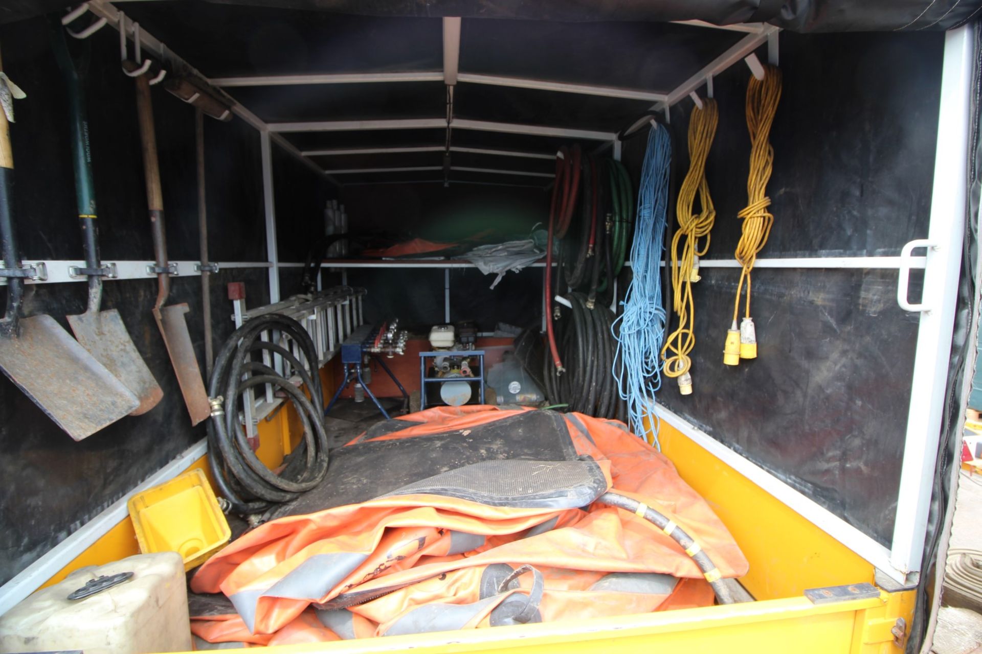 AIRBAG LIFT KIT ON TRIPLE AXLE TRAILER INC. LARGE ORANGE AIRBAGS, COMPRESSOR POWERED BY PETROL - Image 2 of 2