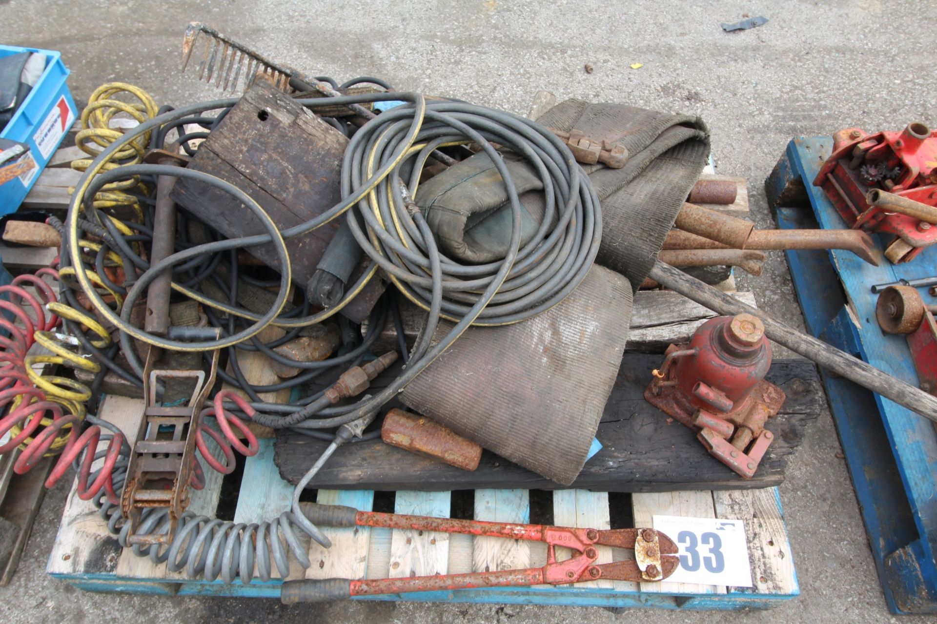 CONTENTS ON PALLET OF BOLT CROPPERS, WOODEN BLOCKS, AIR SUZIES & PINCH BARS