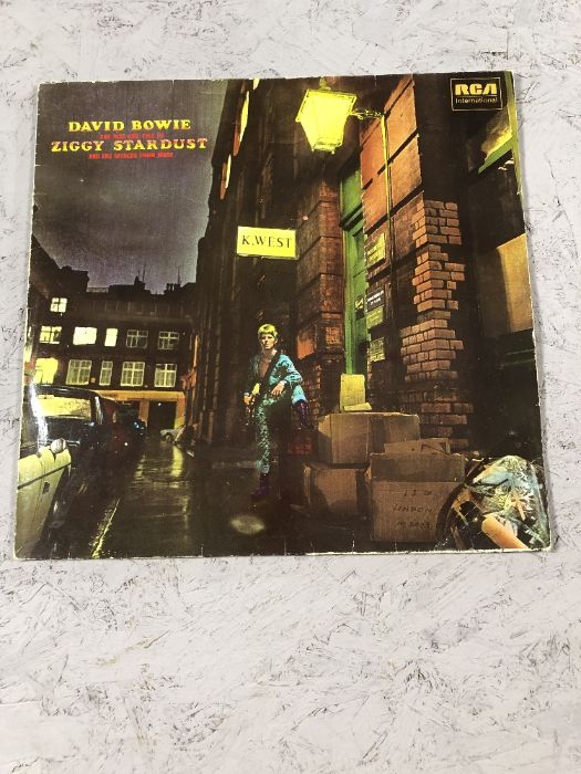 Five David Bowie LPs to include Diamond Dogs, Hunky Dory, Ziggy Stardust, Space Oddity (with - Image 5 of 6