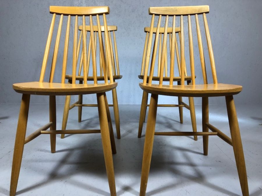 Four Mid Century stick back chairs - Bild 2 aus 4
