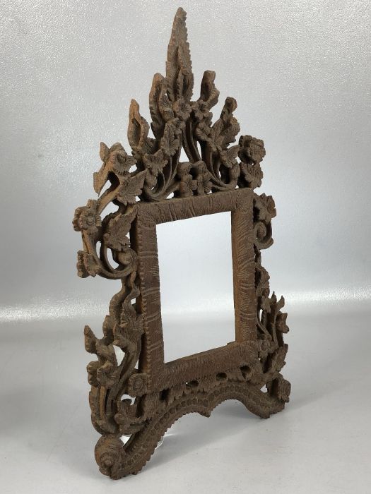 Carved wooden Balinese or Indonesian wooden frame, approx 45cm in height - Image 3 of 4
