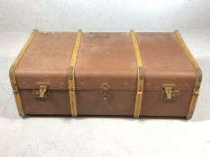 Vintage travel trunk, approx 90cm x 50cm x 32cm tall