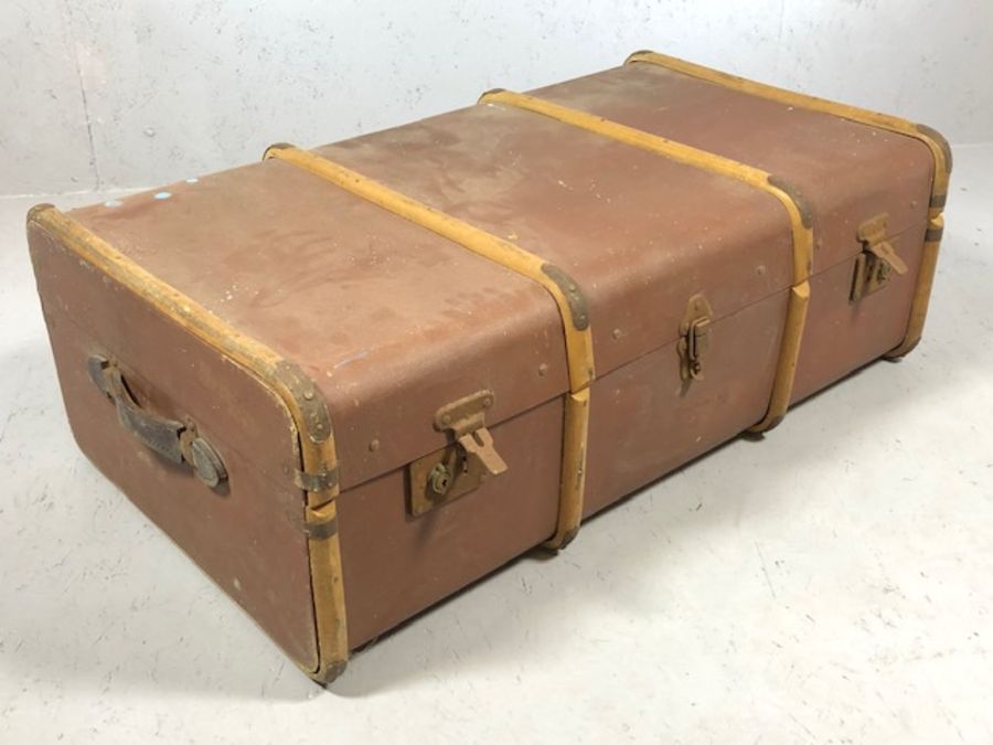 Vintage travel trunk, approx 90cm x 50cm x 32cm tall - Image 2 of 3