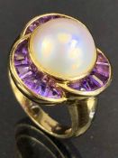 18ct Gold 750 marked Amethyst and large Pearl flower shaped ring (pearl approx 12mm in diameter