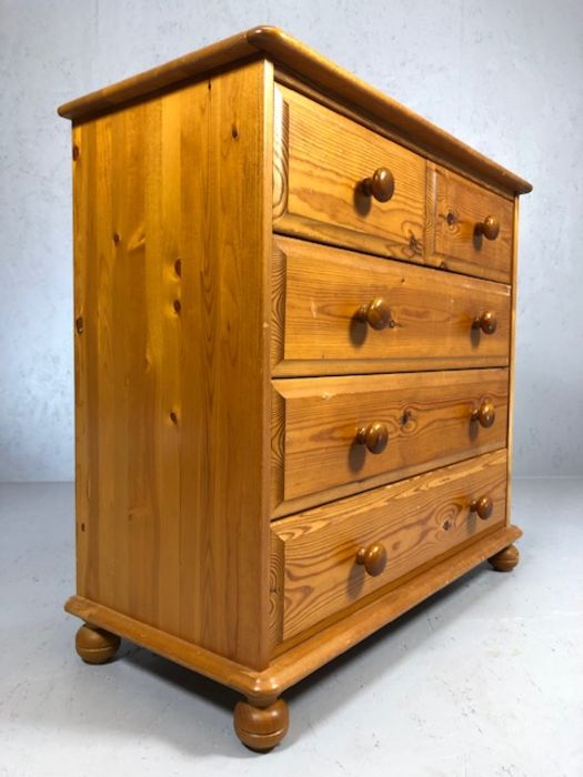 Modern pine chest of five drawers on bun feet, approx 85cm x 39cm x 80cm tall - Image 3 of 3